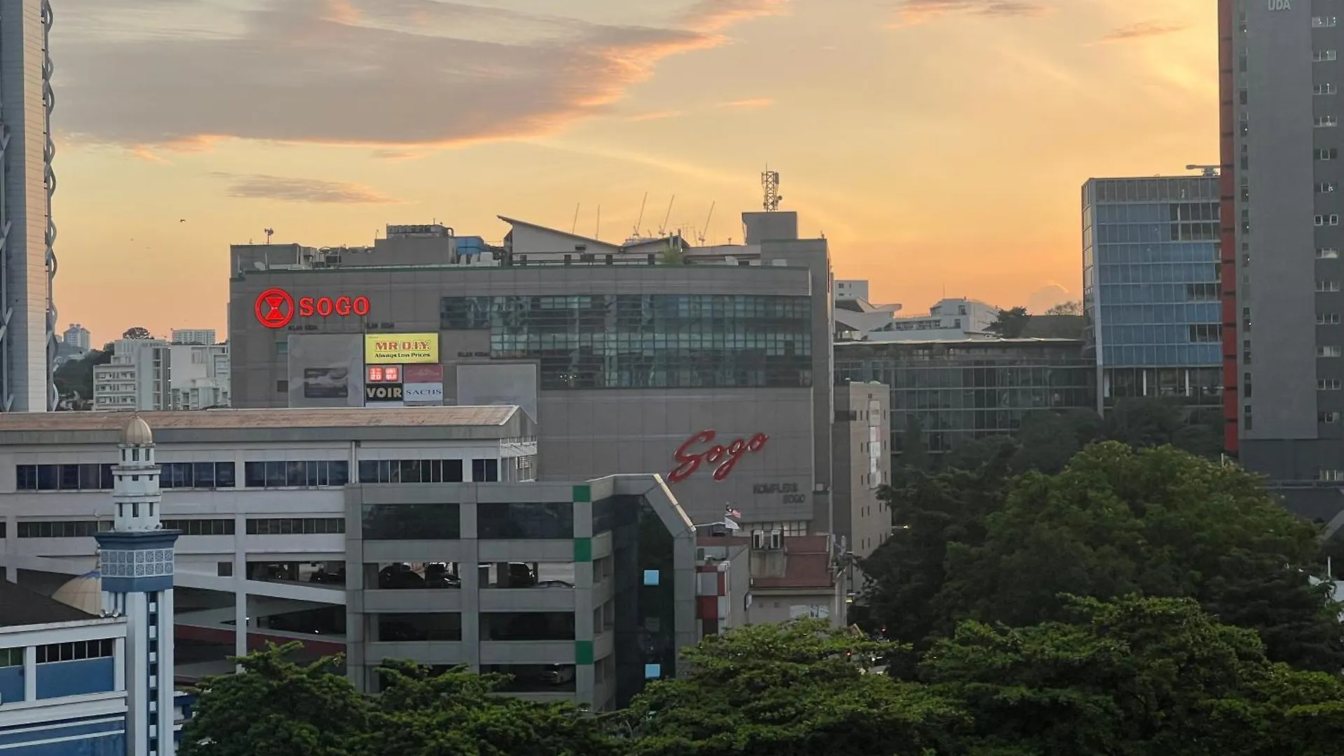 Anggun Kl Mal Daire Kuala Lumpur